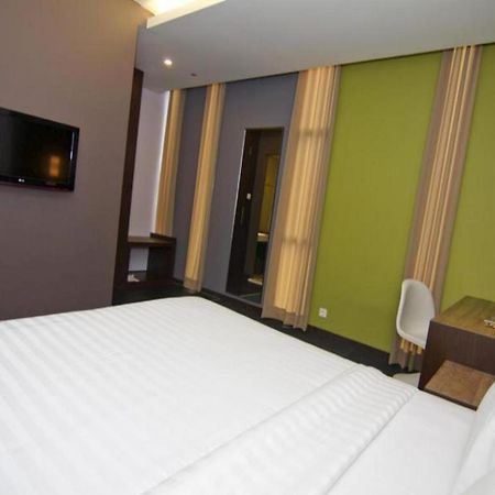 Plan B Hotel Padang  Eksteriør billede