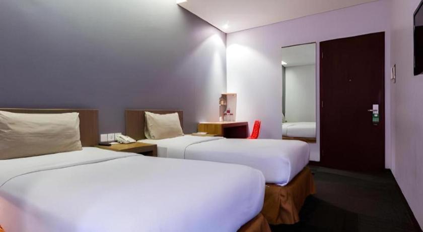 Plan B Hotel Padang  Eksteriør billede