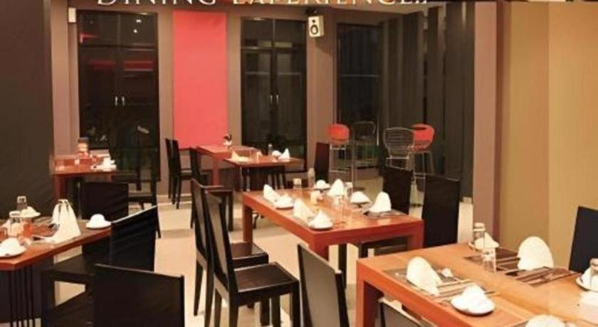 Plan B Hotel Padang  Eksteriør billede