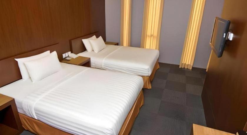 Plan B Hotel Padang  Eksteriør billede