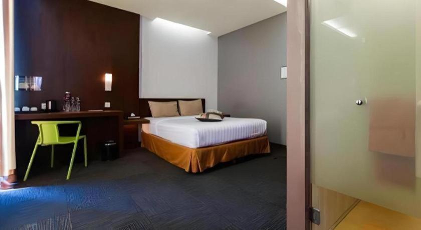 Plan B Hotel Padang  Eksteriør billede
