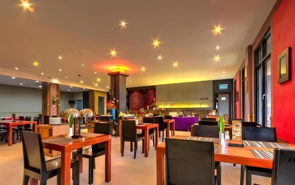 Plan B Hotel Padang  Eksteriør billede